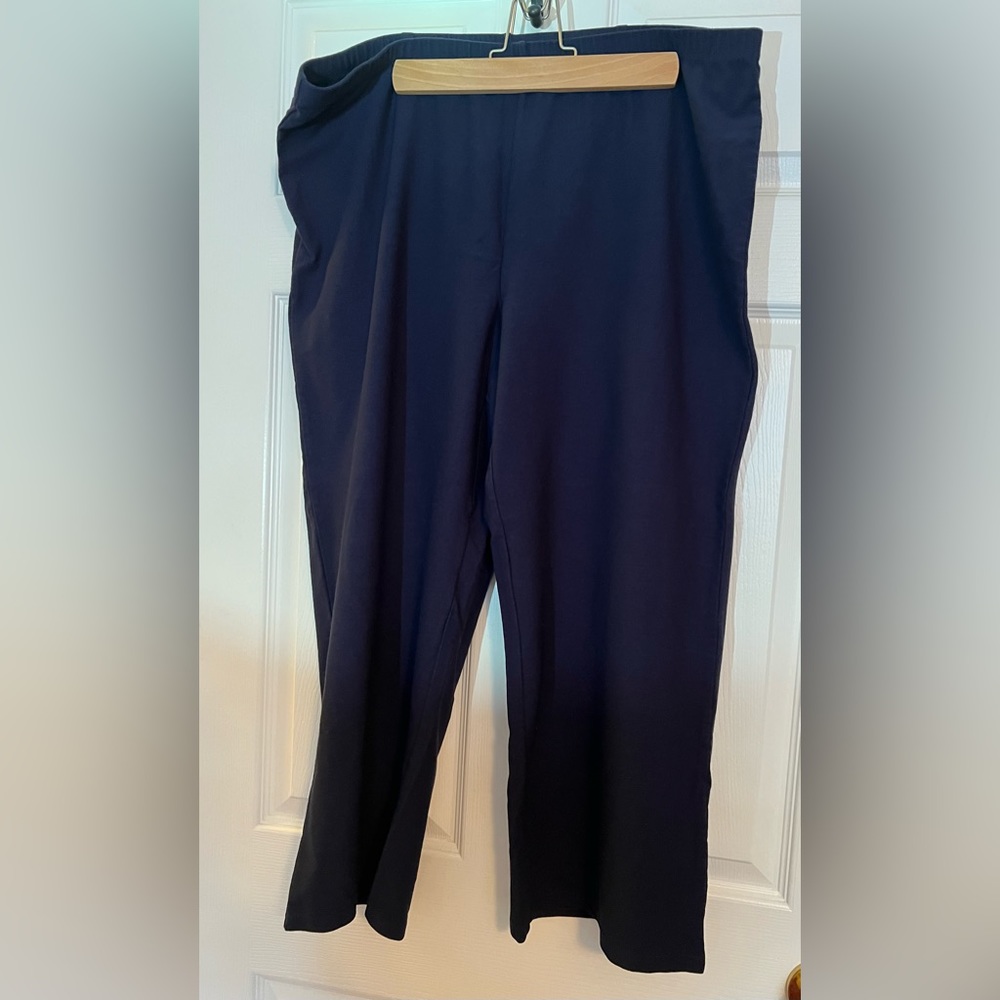 MarlaWynne navy crepe wide leg capri pant